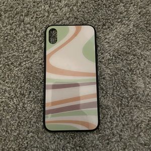Wavy groovy sage green and beige IPhone XR case